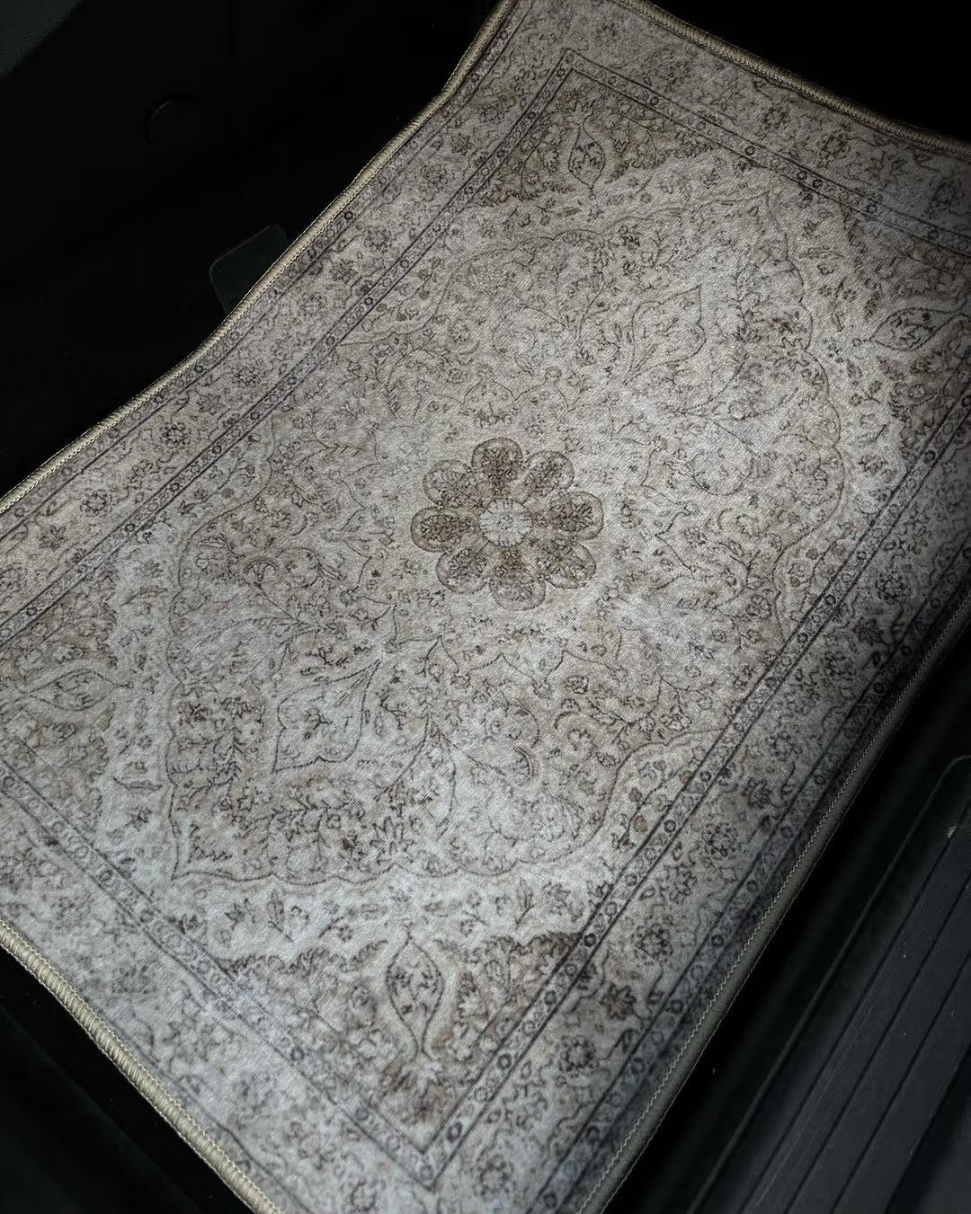 Ensemble de Tapis de Voiture Beige – Motifs Orientaux Élégants & Protection Intérieure (4 Pièces)