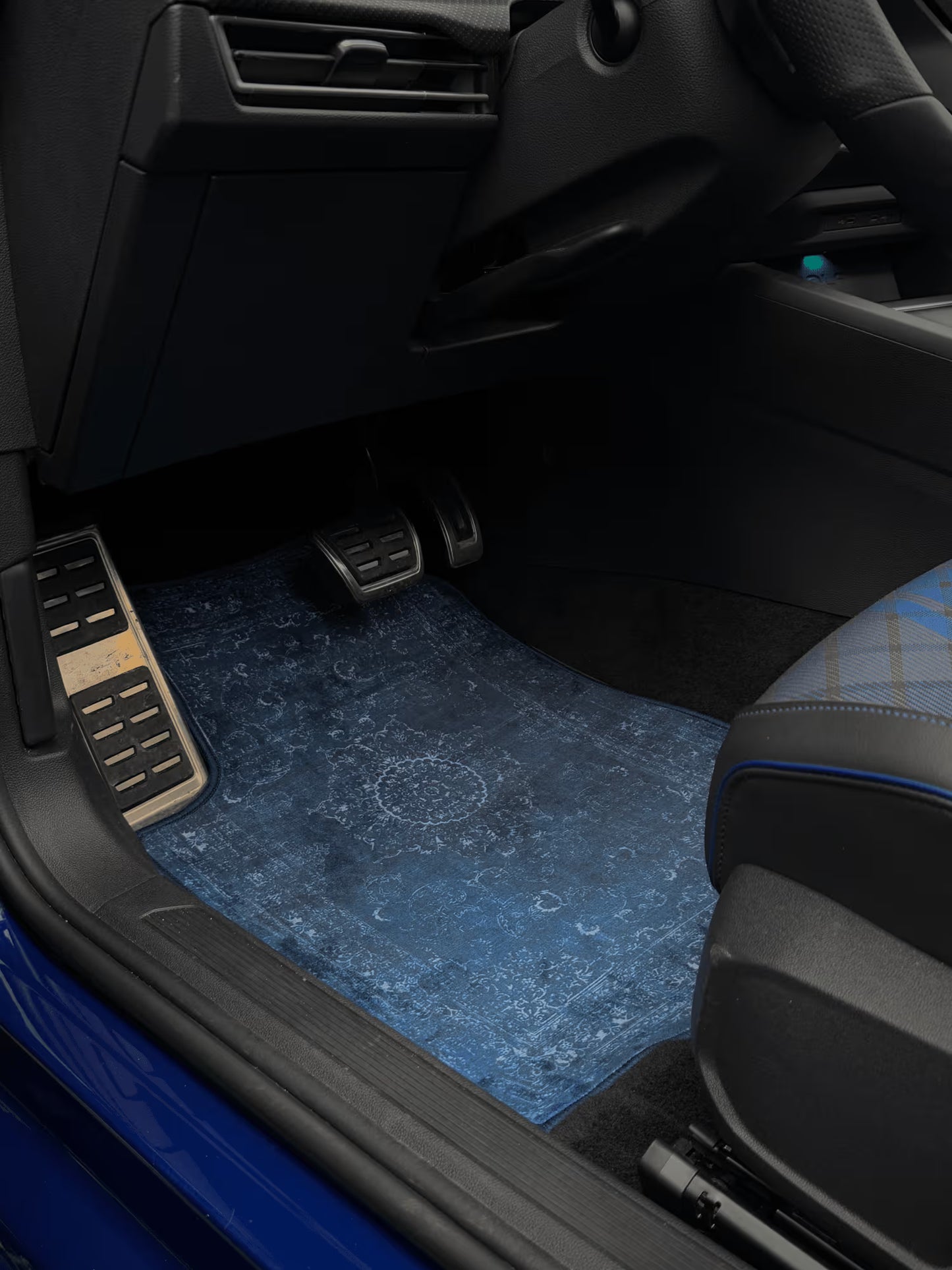 Ensemble de Tapis de Voiture Bleu Nuit – Design Oriental Élégant & Protection Complète (4 Pièces)