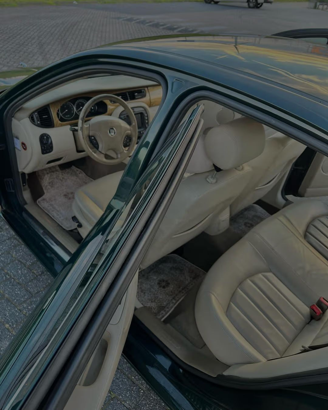 Ensemble de Tapis de Voiture Beige – Motifs Orientaux Élégants & Protection Intérieure (4 Pièces)